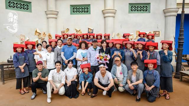 岳丽娜《南洋女儿情》杀青 角色神秘引期待