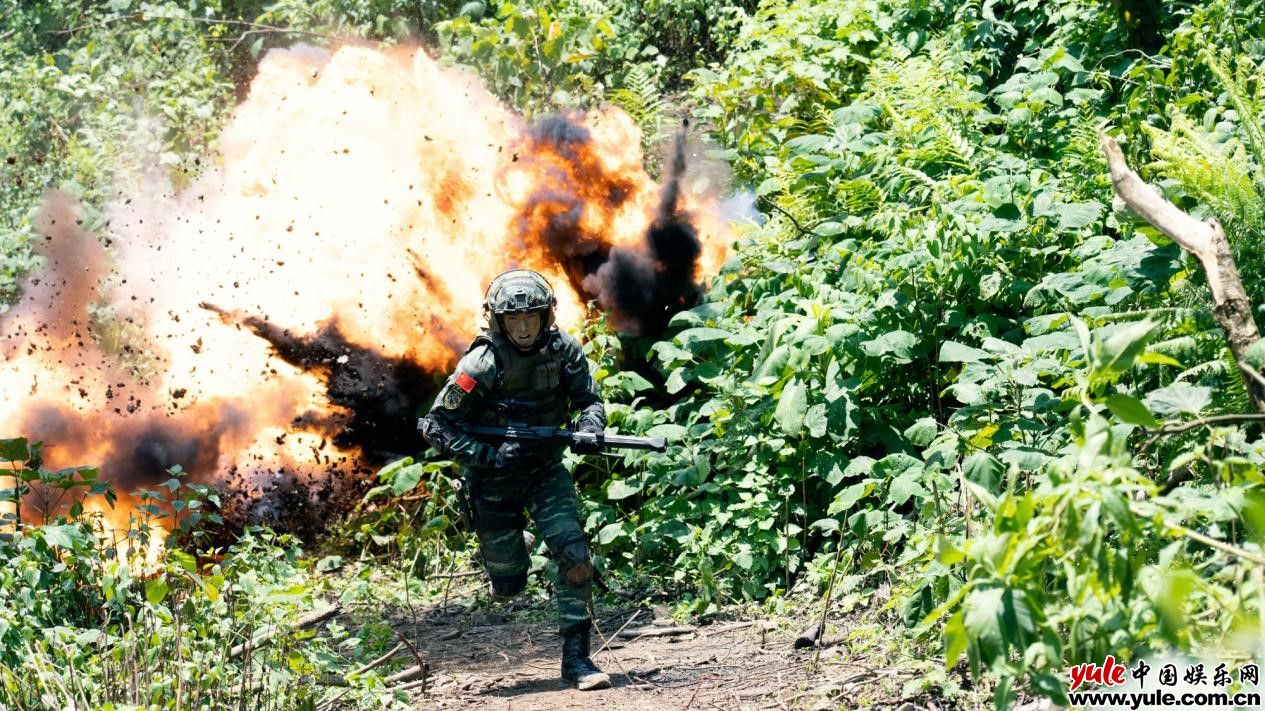 杨洋《特战荣耀》与匪徒斗智斗勇 《且试天下》以智谋化解危机