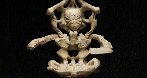 大卫·柯南伯格新作《未来罪行》发布道具版海报