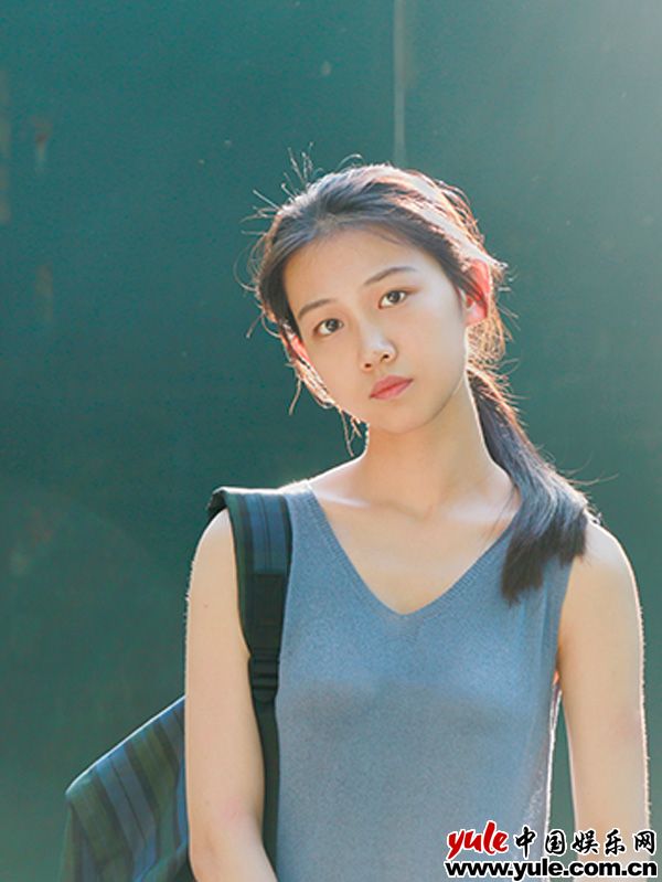 电影《回南天》上映  演员陈宣宇自然演技诠释错综暧昧