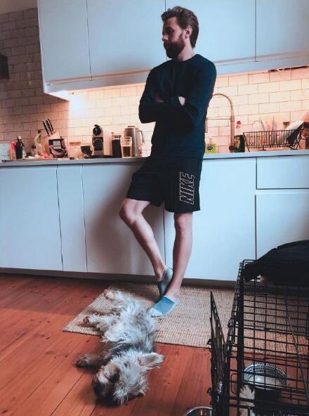 杰克·劳登晒“居家照片” 曾出演《敦刻尔克》