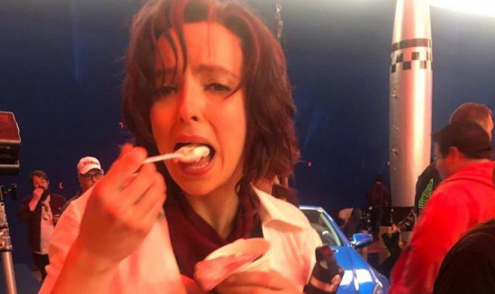 朱迪·科默分享《失控玩家》幕后 打女秒变干饭人