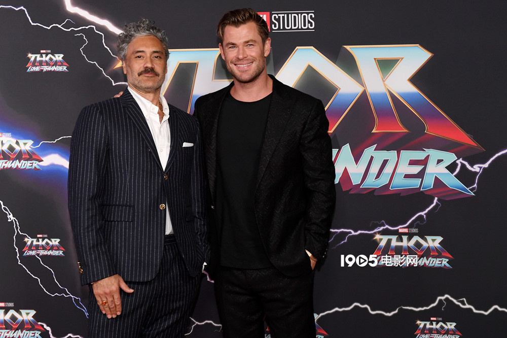 锤哥回老家！携妻儿亮相 《雷神4》澳洲首映礼