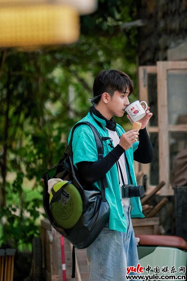 《向往6》刘震云何炅过招彰显语言艺术 黄磊刘奕君海钓笑料不断