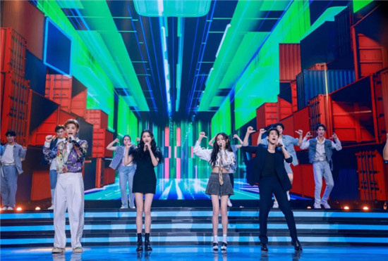 《有你，就有世界》百花舞台首唱 唱响青春旋律