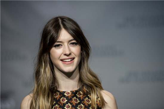 好美！黛西·埃德加-琼斯宣传《沼泽深处的女孩》