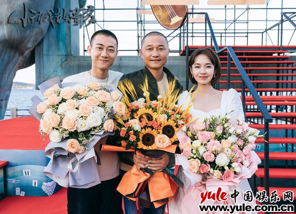 《小城故事多》杀青 高至霆寸头造型梦回《悍城》