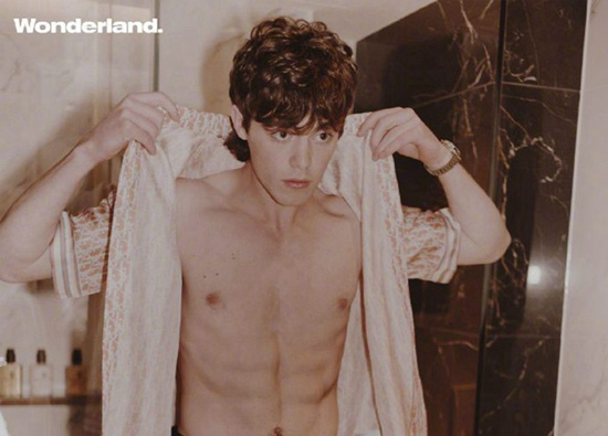 《阿凡达2》“蜘蛛”扮演者Jack 穿衣变小奶狗