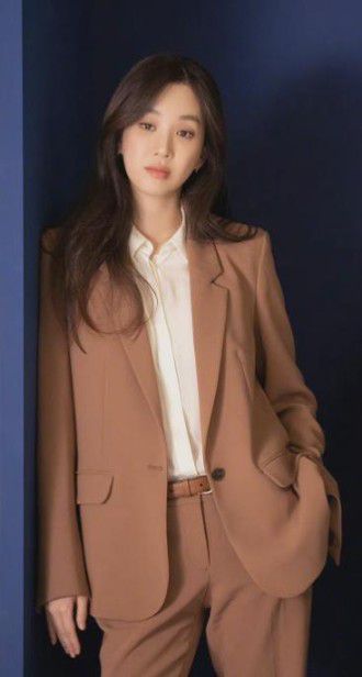 郑丽媛劳模拍戏 有望出演JTBC独幕剧《坐白车的女人》