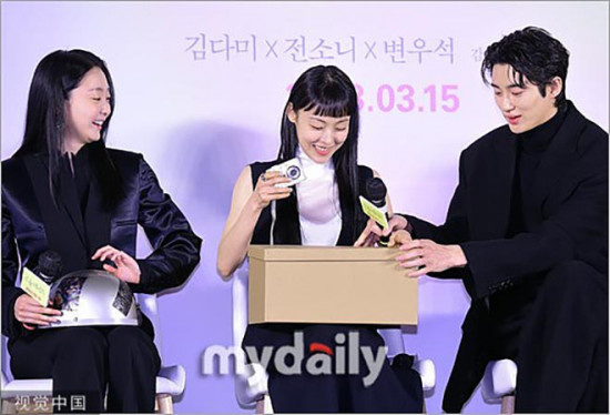 韩版《七月与安生》发布会 金多美笔直大长腿吸晴