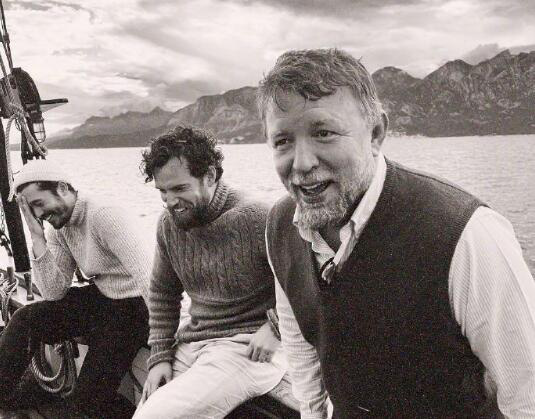 复古装扮！盖·里奇发布《非绅士战争部》片场照