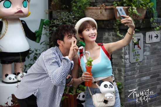 《不能错过的只有你》曝海报 杨烁李萌萌深夜醉酒