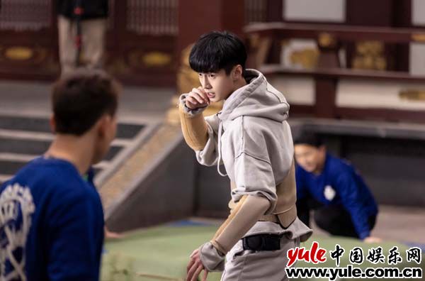 《无限超越班》：除了重拾情怀，更是传承行业精神的“青年成长课堂”