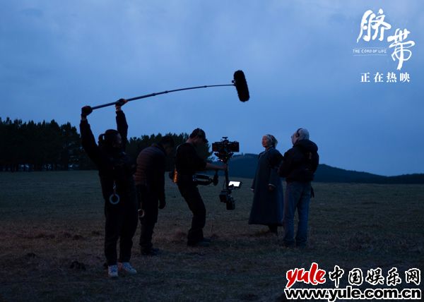 电影《脐带》曝“家的呼唤”正片片段 口碑发酵豆瓣猫眼评分双双高涨