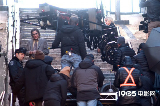 《小丑2》纽约热拍 Lady Gaga与小丑楼梯热舞