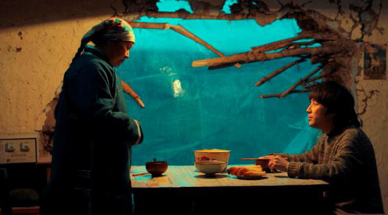 电影《脐带》：独特色彩美学的“魔幻的真实”