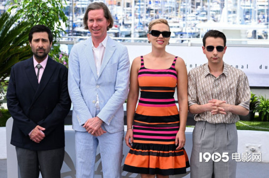 韦斯·安德森携寡姐等出席《小行星城》Photocall