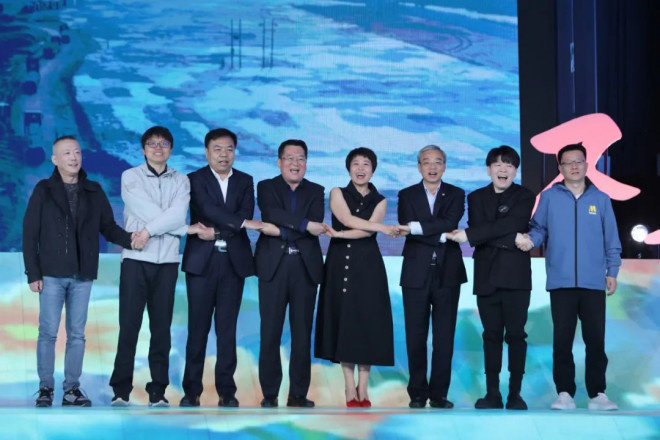 你我不孤单！纪录电影《不孤岛》首映礼在京举办