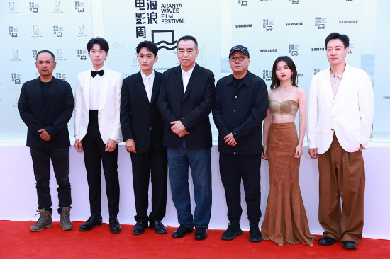 《志愿军》剧组助阵海浪电影周 吴京张译推介新片