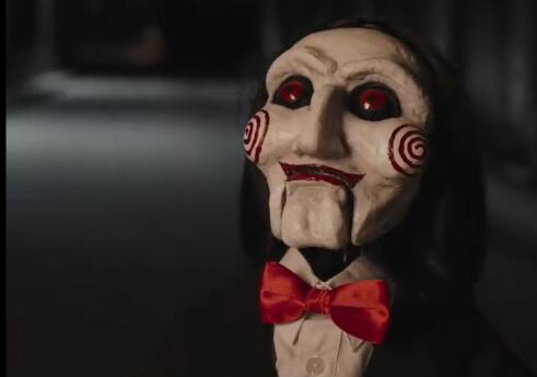 恐怖人偶比利骑车进影院 《电锯惊魂10》发预告片