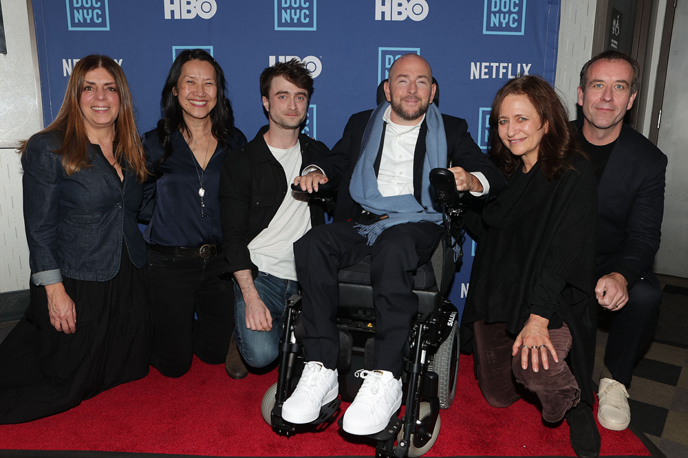 《大难不死的男孩》首映 丹尼尔与替身演员同框